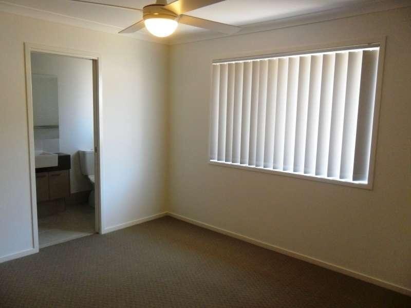 1/4 Fairy Wren Circuit, Dakabin QLD 4503