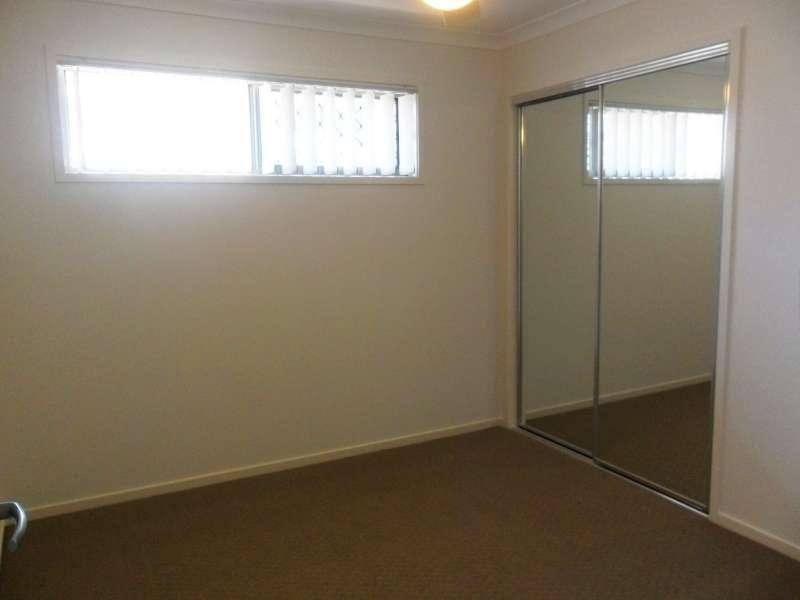 1/4 Fairy Wren Circuit, Dakabin QLD 4503