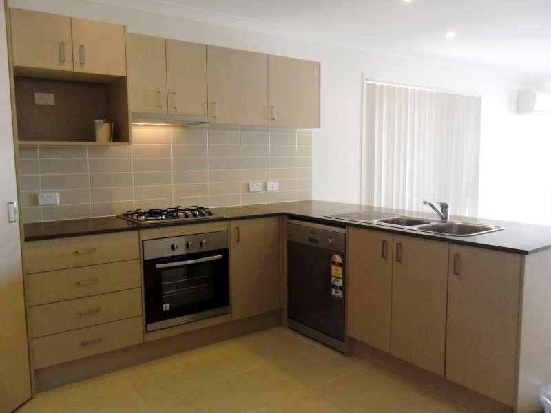 1/4 Fairy Wren Circuit, Dakabin QLD 4503