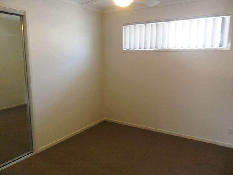 1/4 Fairy Wren Circuit, Dakabin QLD 4503