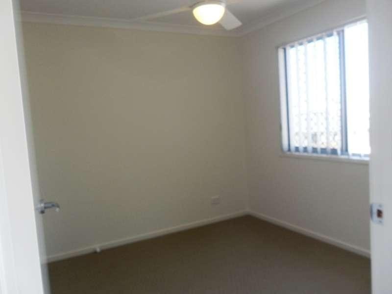 2/4 Fairy Wren Circuit, Dakabin QLD 4503