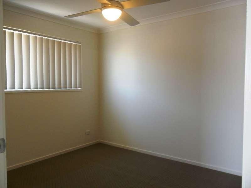 2/4 Fairy Wren Circuit, Dakabin QLD 4503