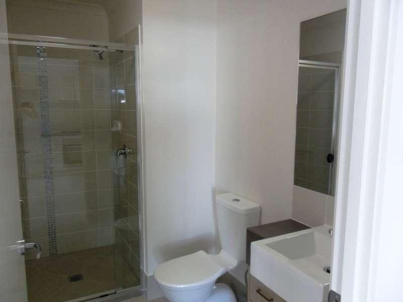 2/4 Fairy Wren Circuit, Dakabin QLD 4503