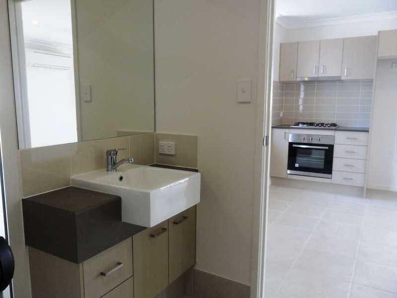 2/4 Fairy Wren Circuit, Dakabin QLD 4503