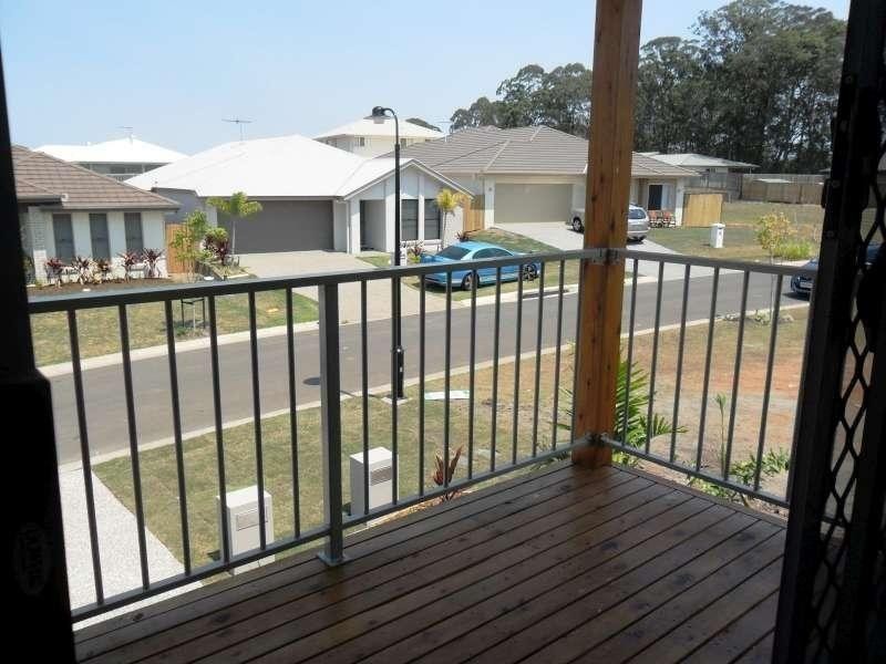 2/4 Fairy Wren Circuit, Dakabin QLD 4503