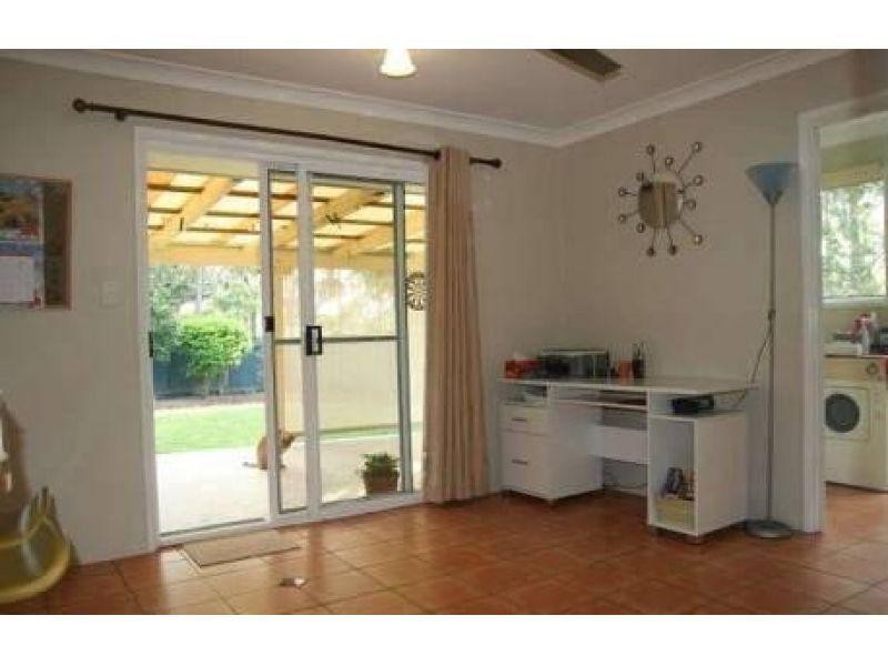 4 Crestwell Close, Morayfield QLD 4506