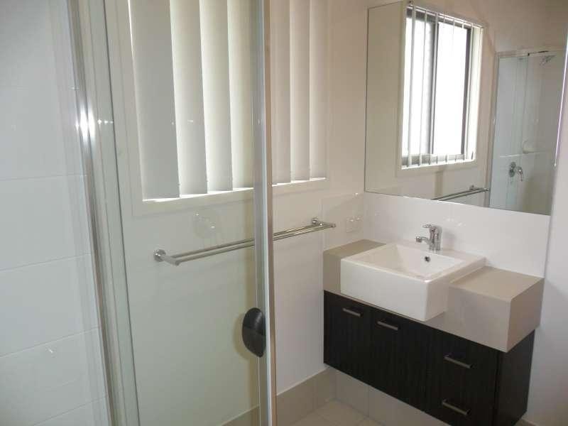 2/3 Applewood Court, Kallangur QLD 4503