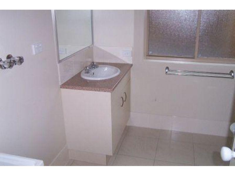 2/3 Wakeham Street, Kallangur QLD 4503