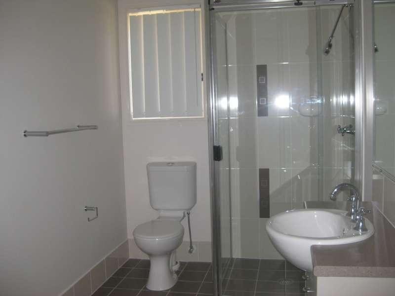 2/12 Auster Avenue, Bray Park QLD 4500