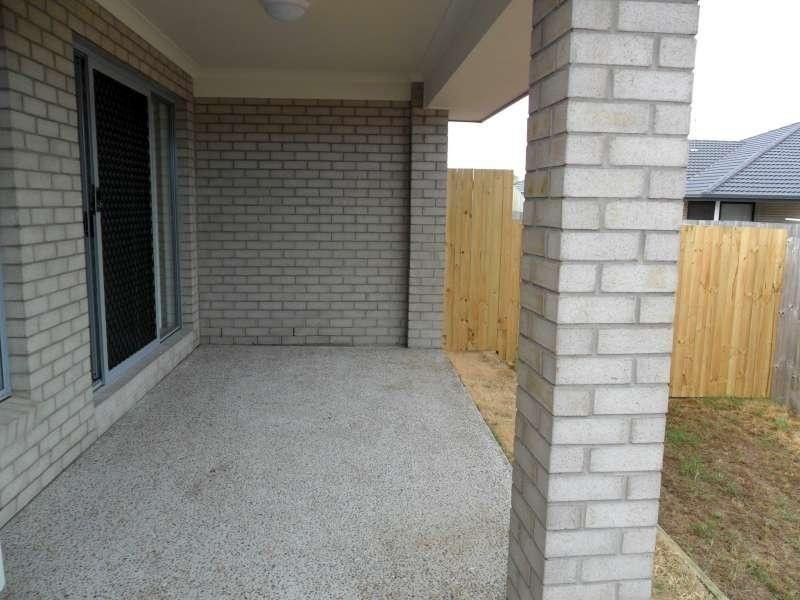1/3 Nadia Place, Morayfield QLD 4506