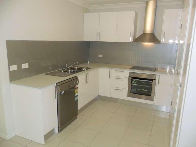 2/3 Nadia Place, Morayfield QLD 4506