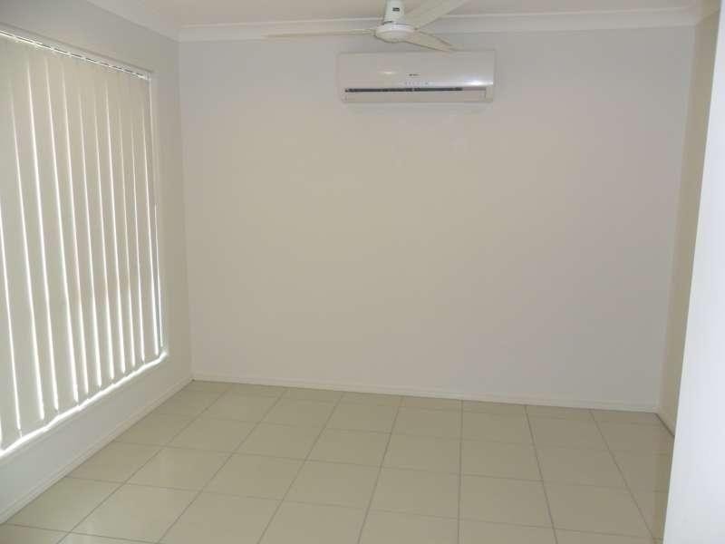 2/3 Nadia Place, Morayfield QLD 4506