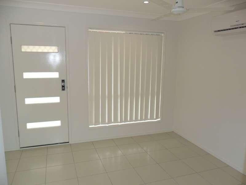 2/3 Nadia Place, Morayfield QLD 4506