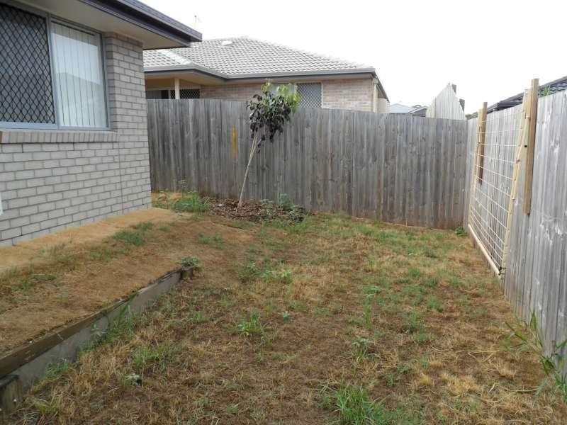 2/3 Nadia Place, Morayfield QLD 4506