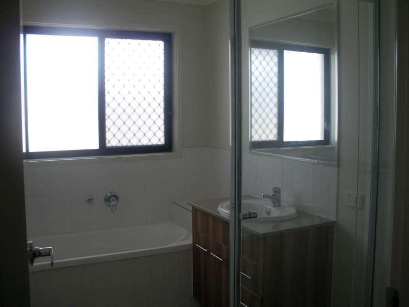 104 Mackintosh Drive, North Lakes QLD 4509