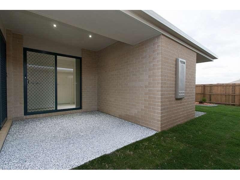 2/16 Aleiyah Street, Caboolture QLD 4510