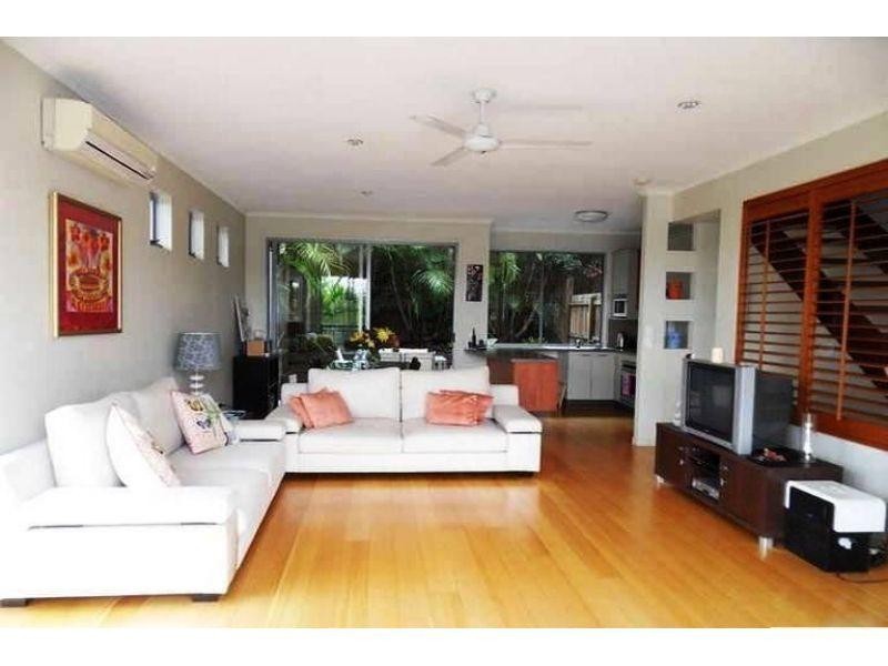 1/118 Railway Parade, Norman Park QLD 4170