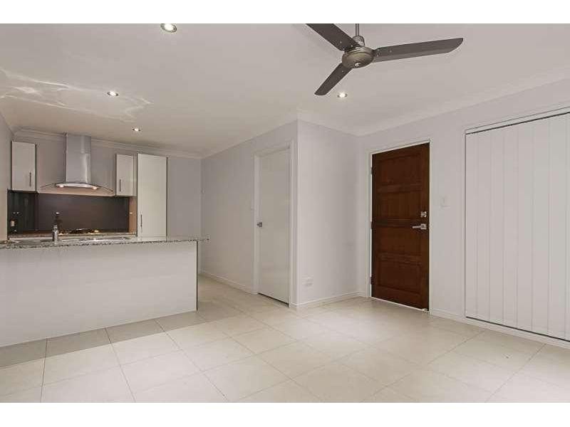 2/33 Lotus Ave, Bellmere QLD 4510