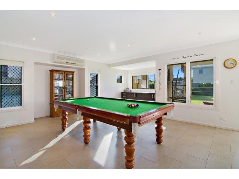 4 Cremorne Place, Brighton QLD 4017