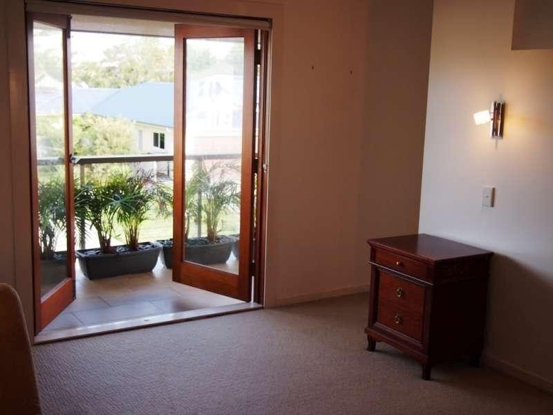 4 Cremorne Place, Brighton QLD 4017