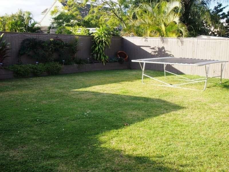 4 Cremorne Place, Brighton QLD 4017