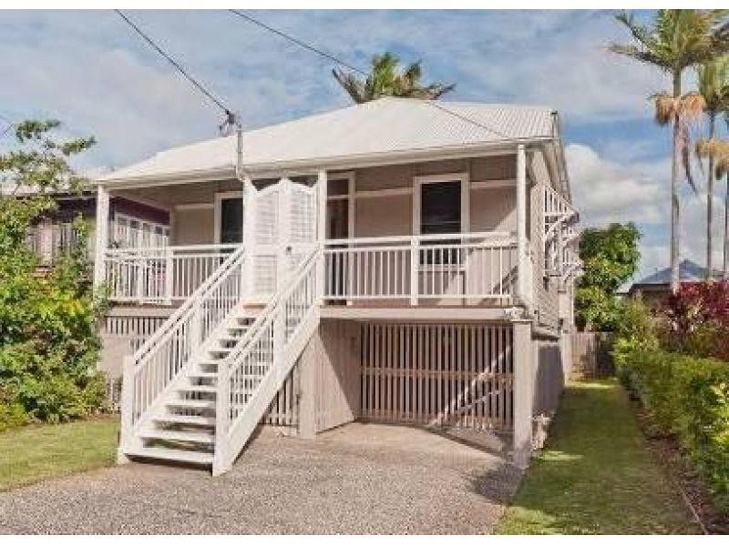 221 Rainbow Street, Sandgate QLD 4017