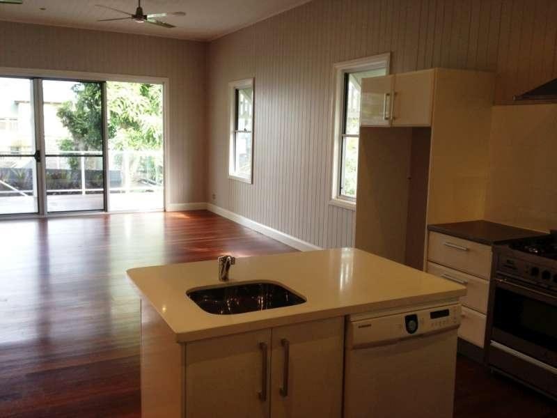 221 Rainbow Street, Sandgate QLD 4017