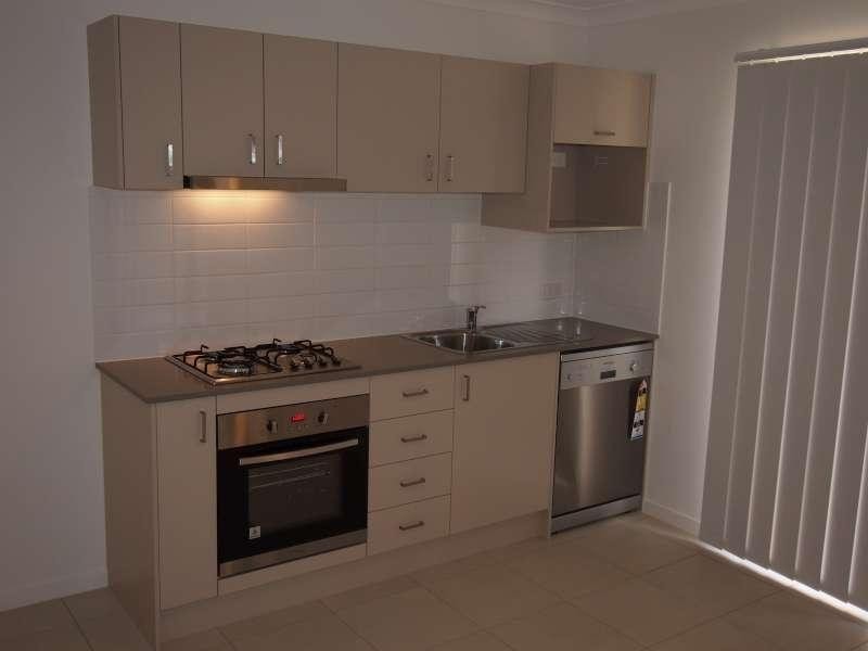 2/27 Braxlaw Crescent, Dakabin QLD 4503