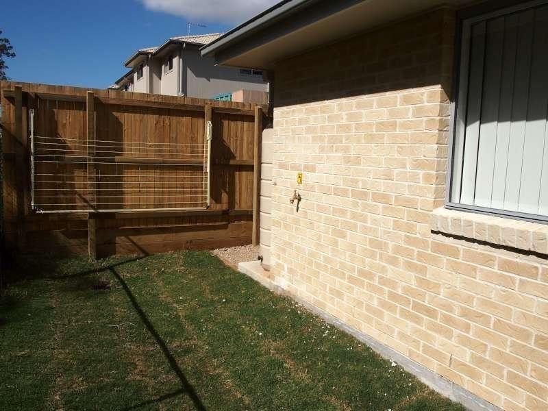 2/27 Braxlaw Crescent, Dakabin QLD 4503