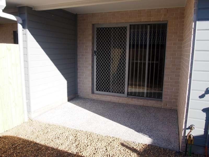 2/17 Birchgrove Crescent, Kallangur QLD 4503