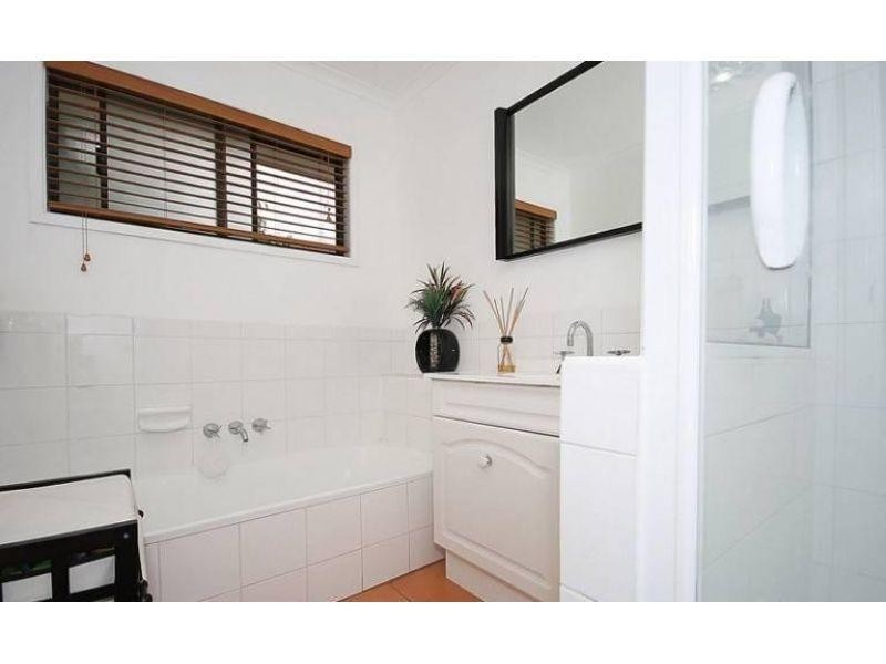 9 JanMarie Crt, Kallangur QLD 4503