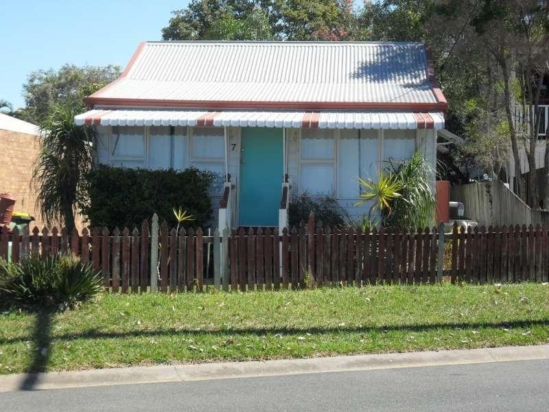 7 Esplanade, Deception Bay QLD 4508