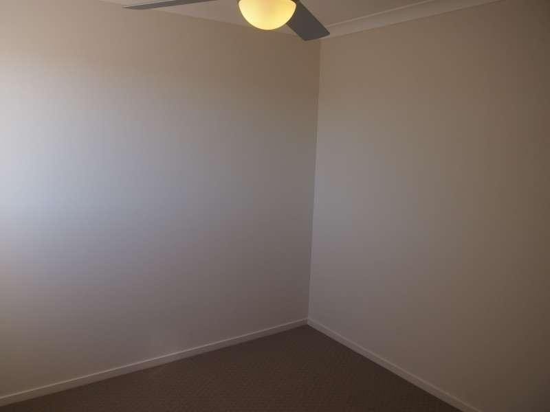 2/5 Honeyeater Crescent, Dakabin QLD 4503