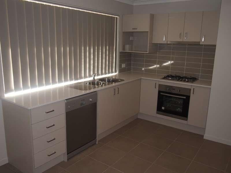 1/52 Birchgrove Crescent, Kallangur QLD 4503