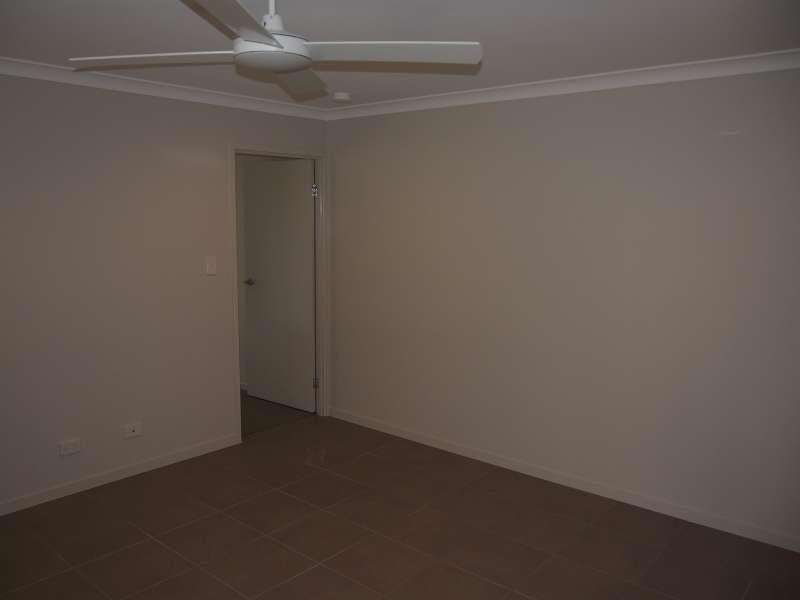 1/52 Birchgrove Crescent, Kallangur QLD 4503