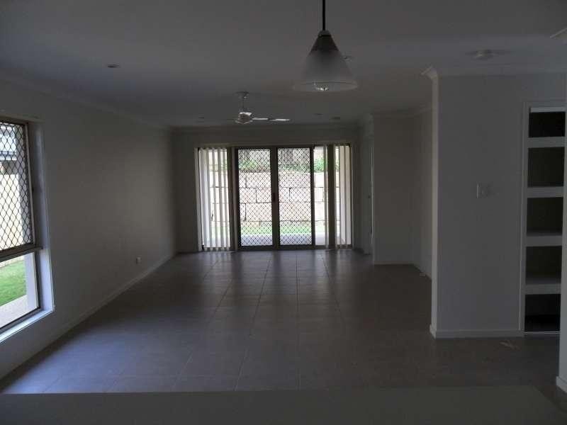 33 Cootharba Crescent, Warner QLD 4500