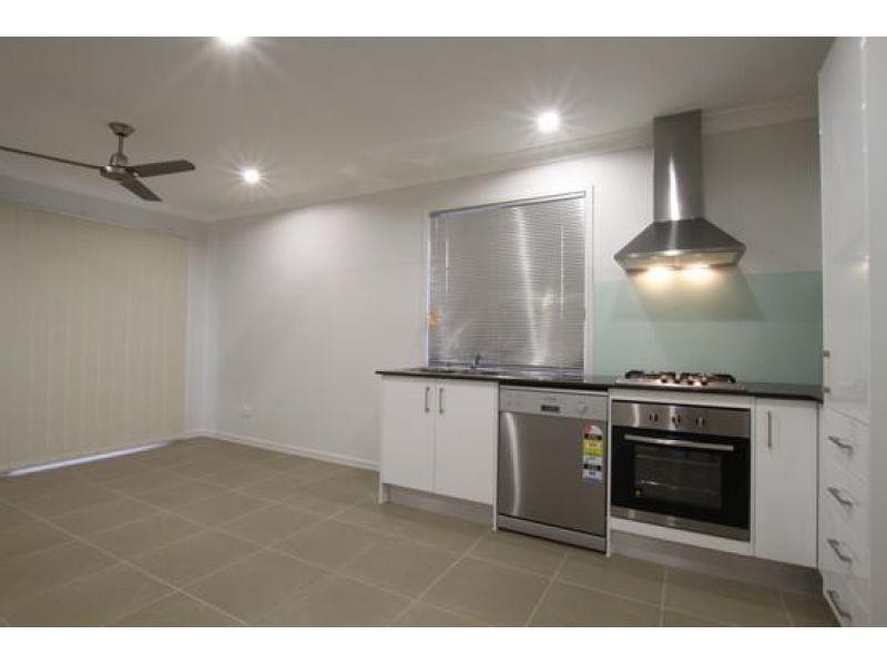 2/8 Adam Court, Kallangur QLD 4503