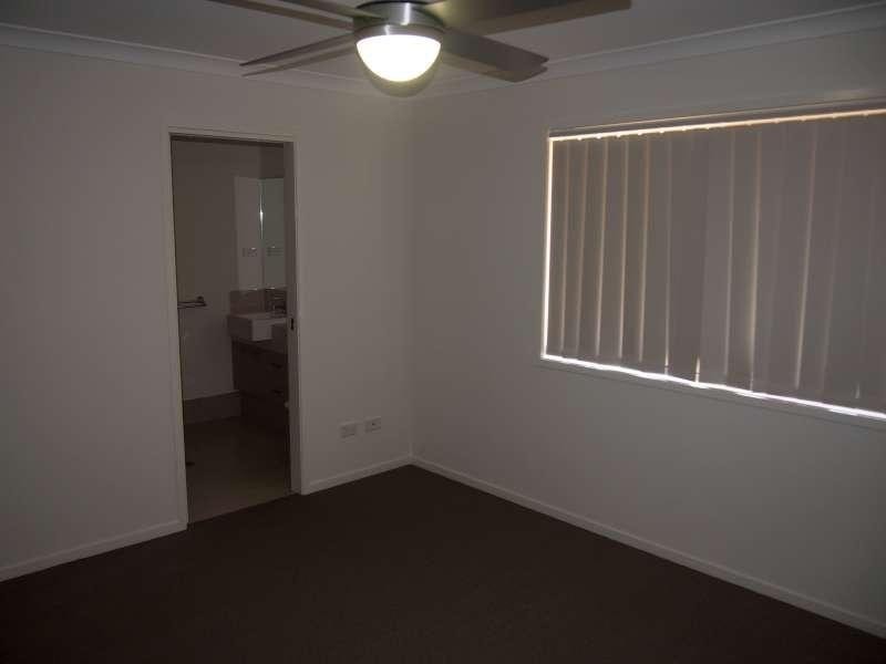 1/27 Admiralty Circuit, Lawnton QLD 4501