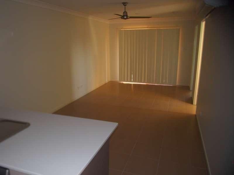 2/4 Swallow Street, Griffin QLD 4503