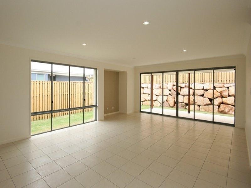 16 Caper White Court, Kallangur QLD 4503