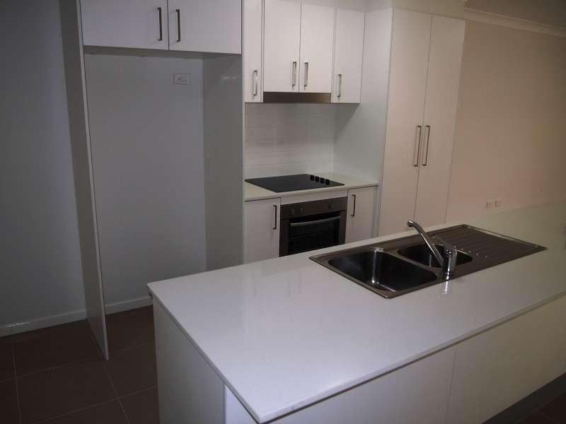 2/8 Parkway Crescent, Caboolture QLD 4510