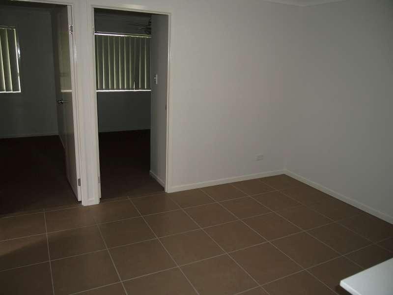 2/8 Parkway Crescent, Caboolture QLD 4510