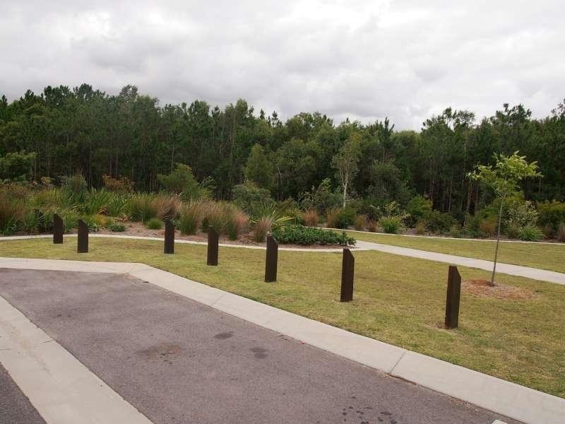 2/8 Parkway Crescent, Caboolture QLD 4510