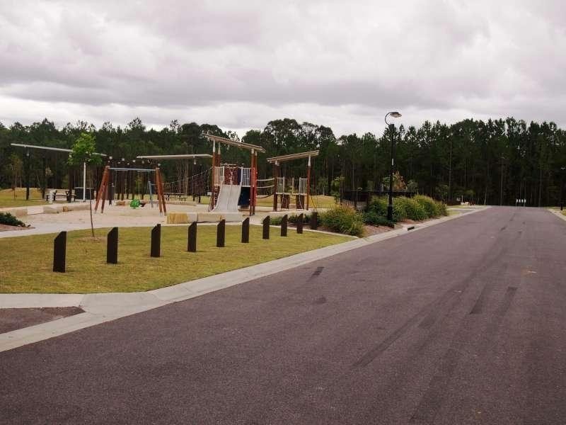 2/8 Parkway Crescent, Caboolture QLD 4510
