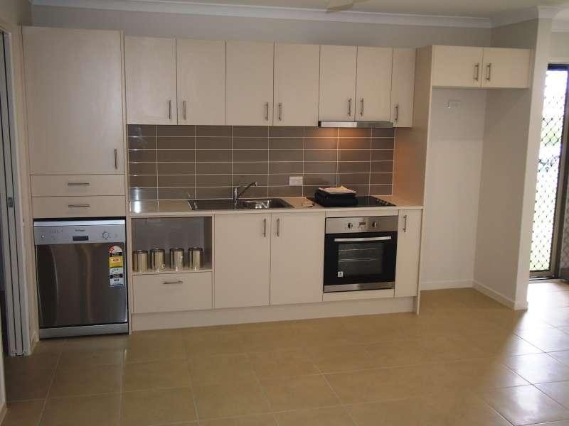 2/26 Toby Close, Kallangur QLD 4503