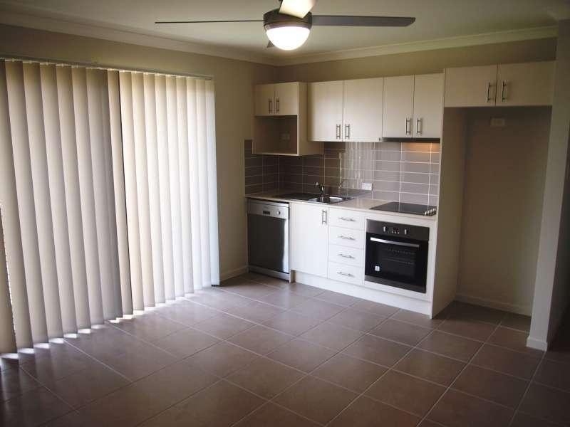2/5 Roland Court, Kallangur QLD 4503