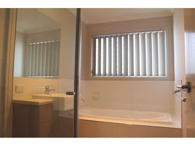 1/15 River Breeze Drive, Griffin QLD 4503