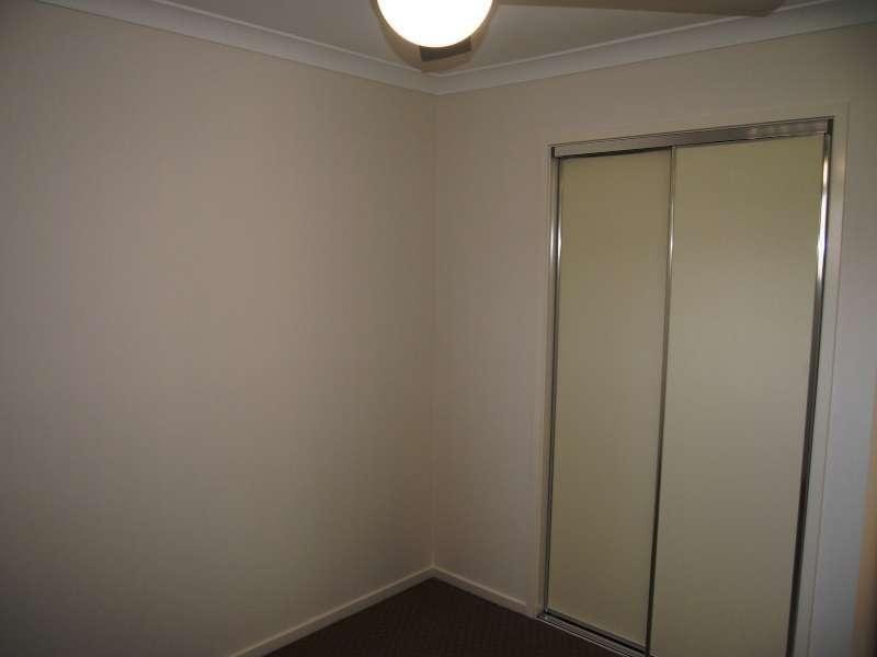 1/4 Roland Court, Kallangur QLD 4503