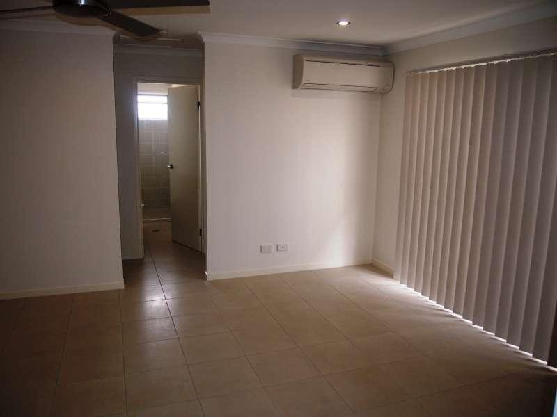 2/4 Roland Court, Kallangur QLD 4503