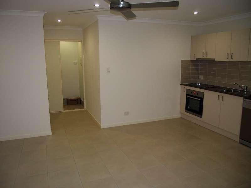 2/4 Roland Court, Kallangur QLD 4503